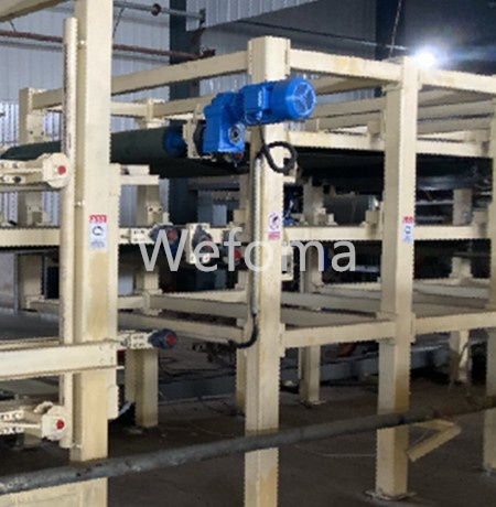 Stationary board conveyor